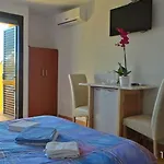 Rooms In Rovinj With A Sea View, Balcony, Air Conditioning, Wifi 81-2